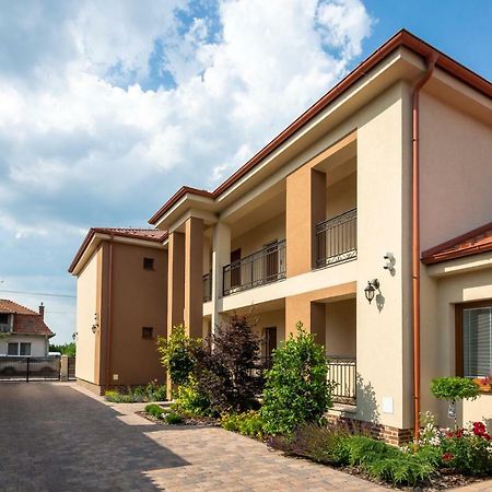 Villa Ephélia Dunajská Streda Exterior foto
