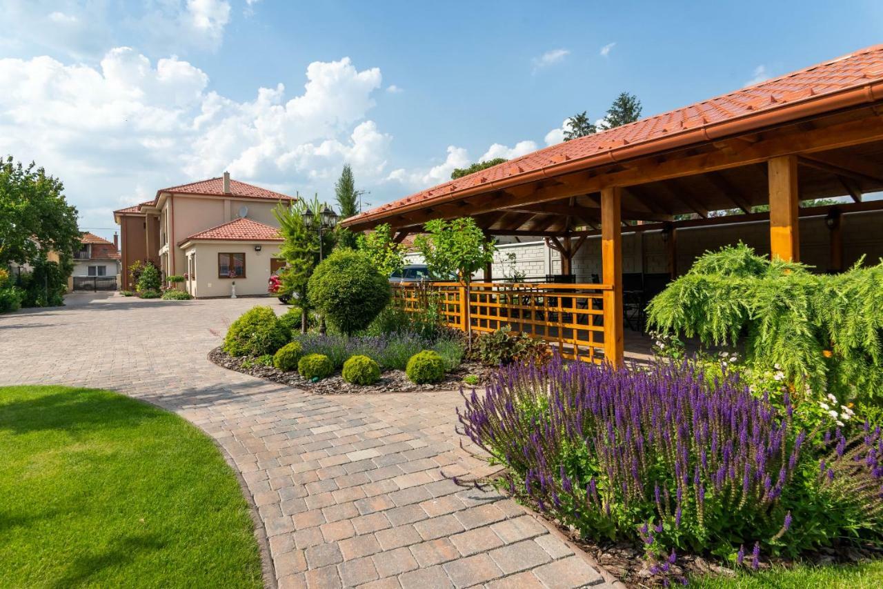 Villa Ephélia Dunajská Streda Exterior foto